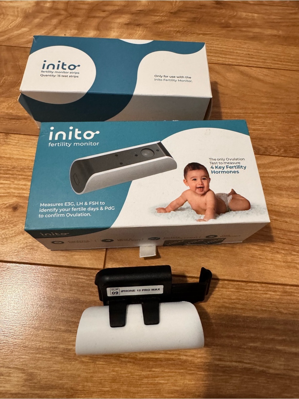Inito iPhone 12 Pro Clip Mount Accessory - White plus test strips